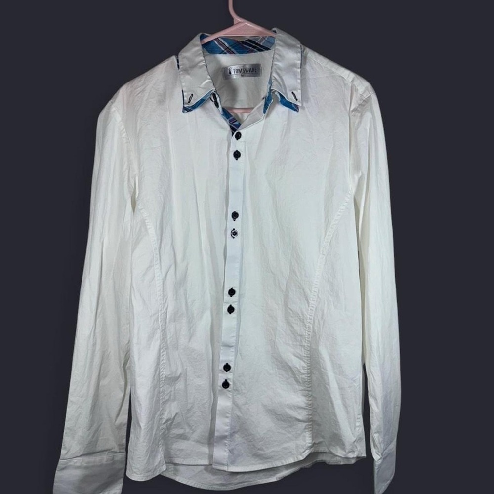 Tomsware Men’s Button Front Shirt in White with plaid trim inside collar